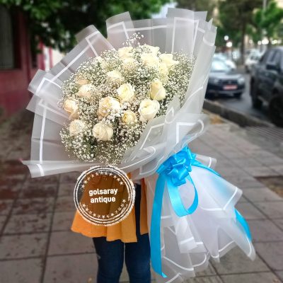 دسته گل رز و ژیپسوفیلا